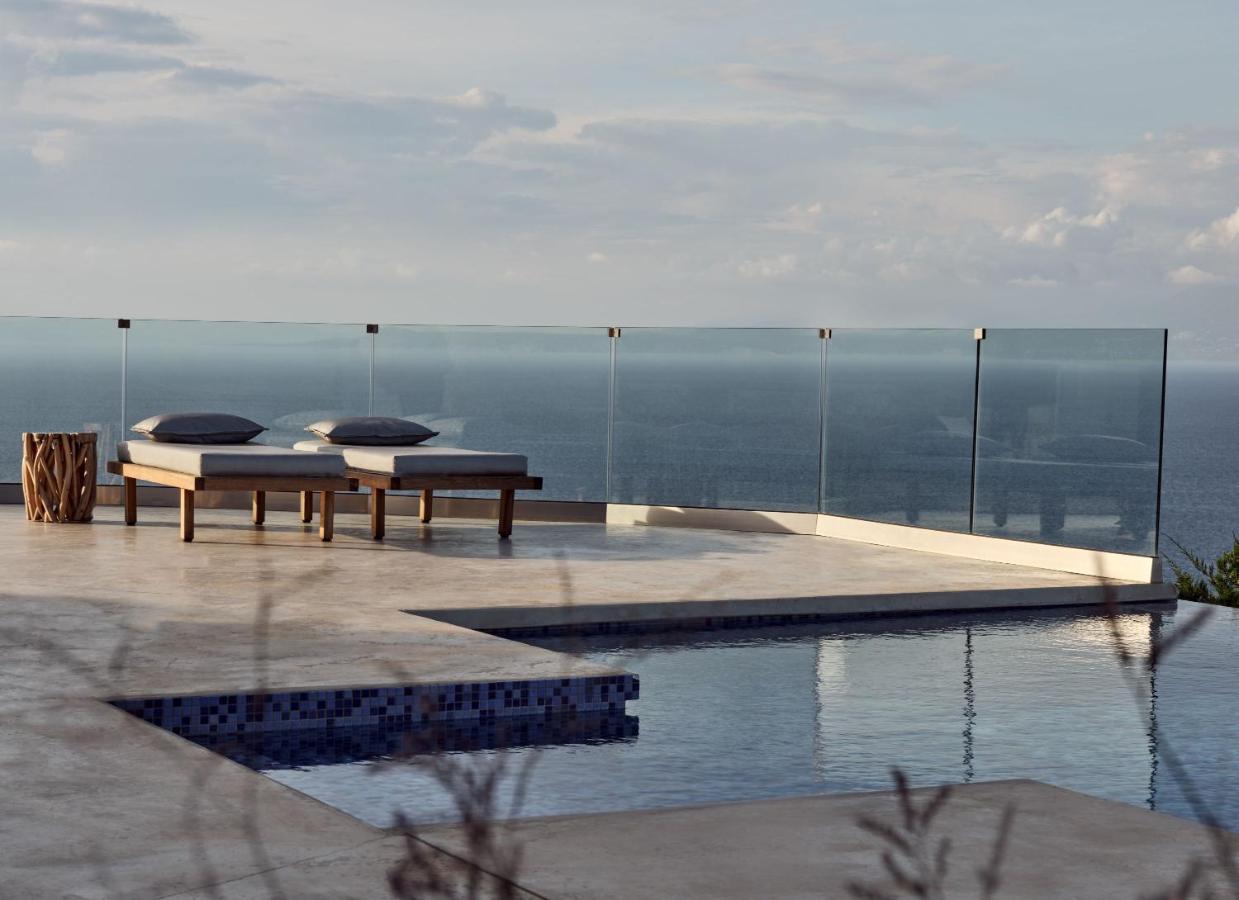 Akron Luxury Suites Korithion Ngoại thất bức ảnh