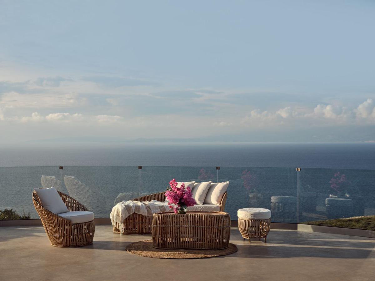 Akron Luxury Suites Korithion Ngoại thất bức ảnh