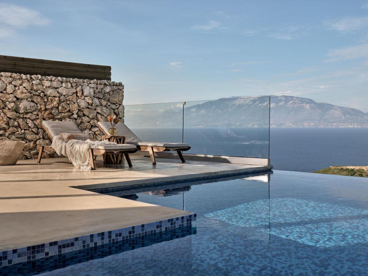 Akron Luxury Suites Korithion Ngoại thất bức ảnh