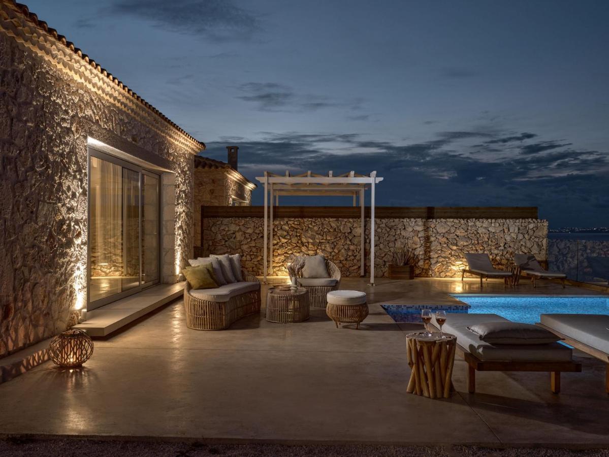 Akron Luxury Suites Korithion Ngoại thất bức ảnh