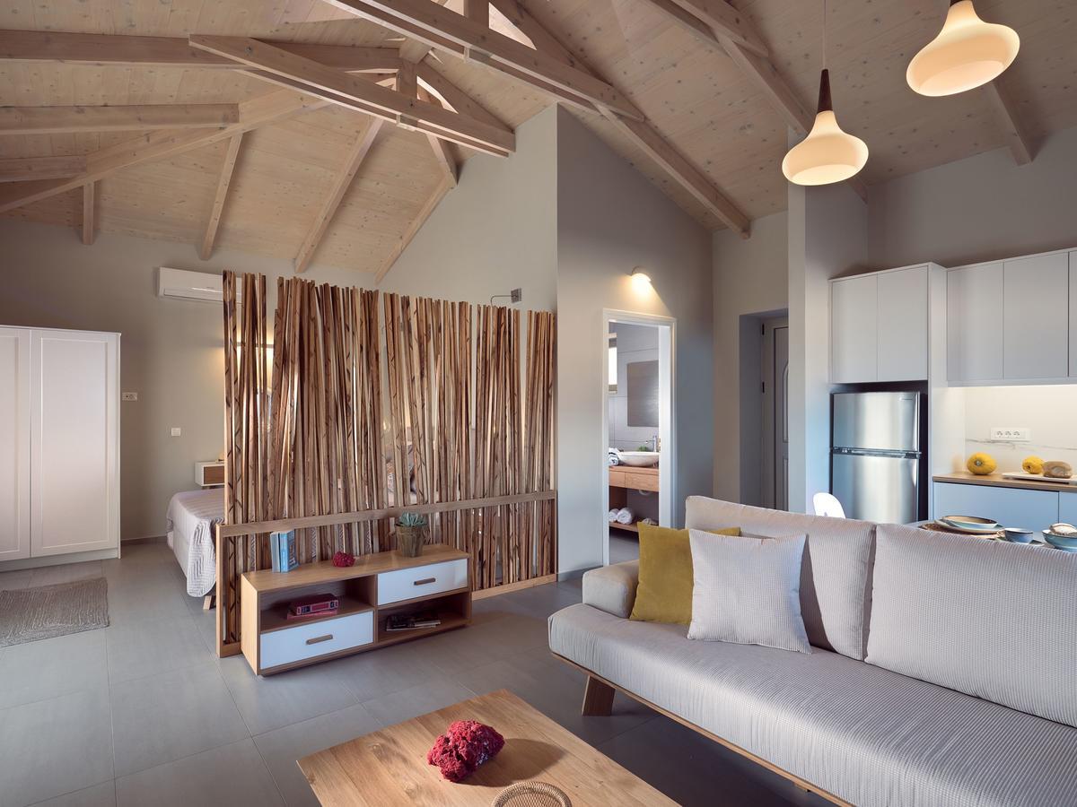 Akron Luxury Suites Korithion Ngoại thất bức ảnh